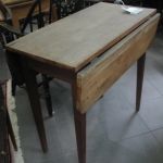 439 1811 DROP-LEAF TABLE